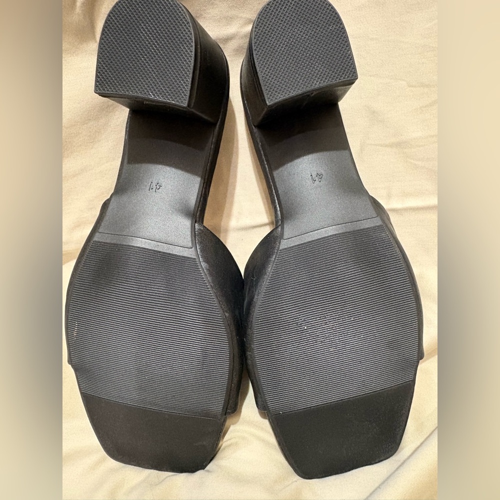 Women’s Black Slide Sandals - Sleek Wide Band Size 9 - Picture 4 of 4
